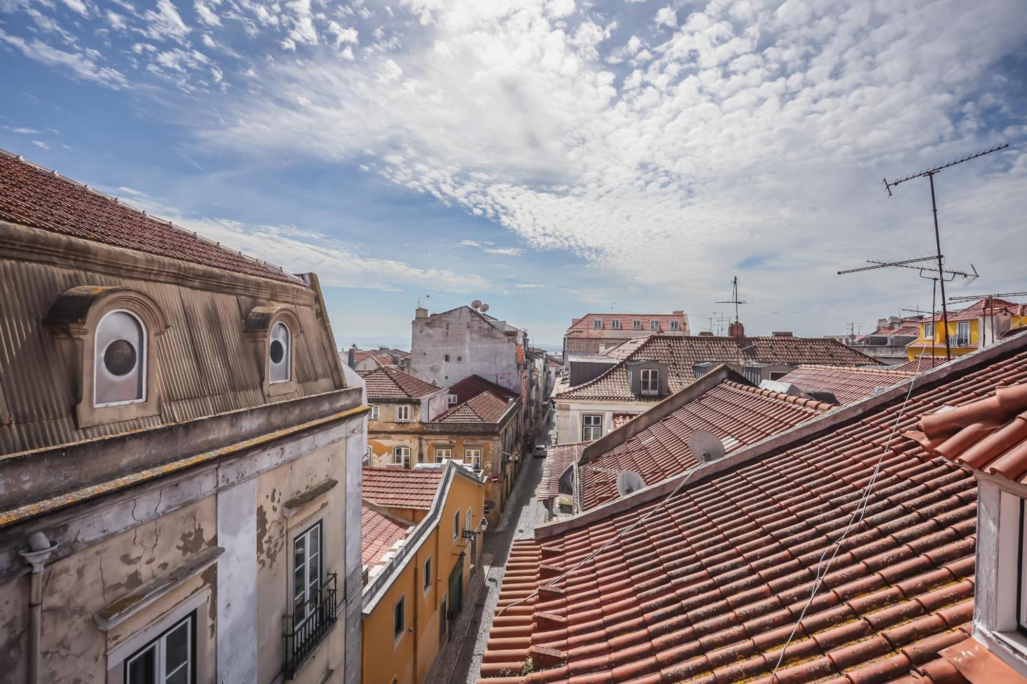 Cozy 3 Bedroom Apt In Lively Bairro Alto Lisboa Extérieur photo